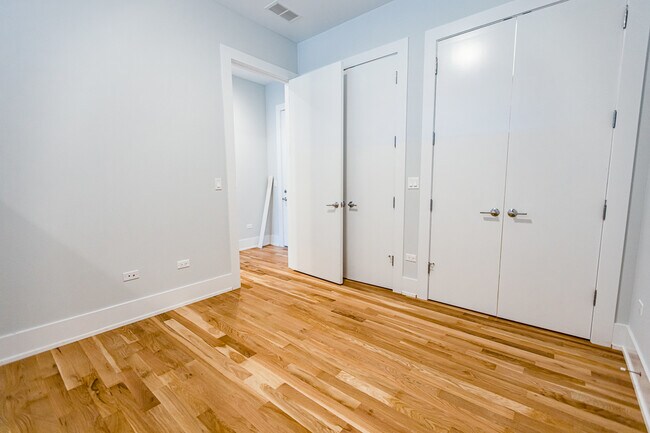 Building Photo - 4747 N Ashland Ave