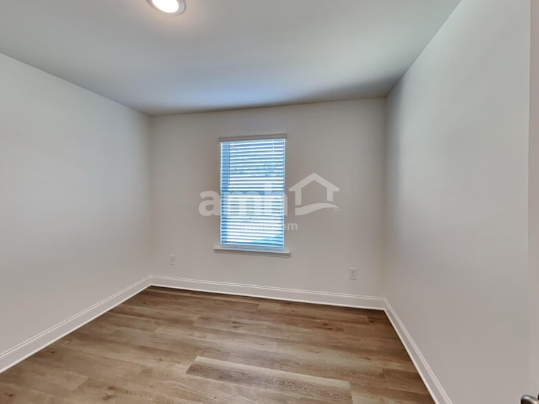 Building Photo - 1305 Soapstone Rd