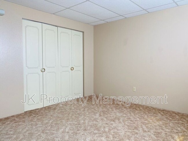 Building Photo - 1401-142B 2b St S