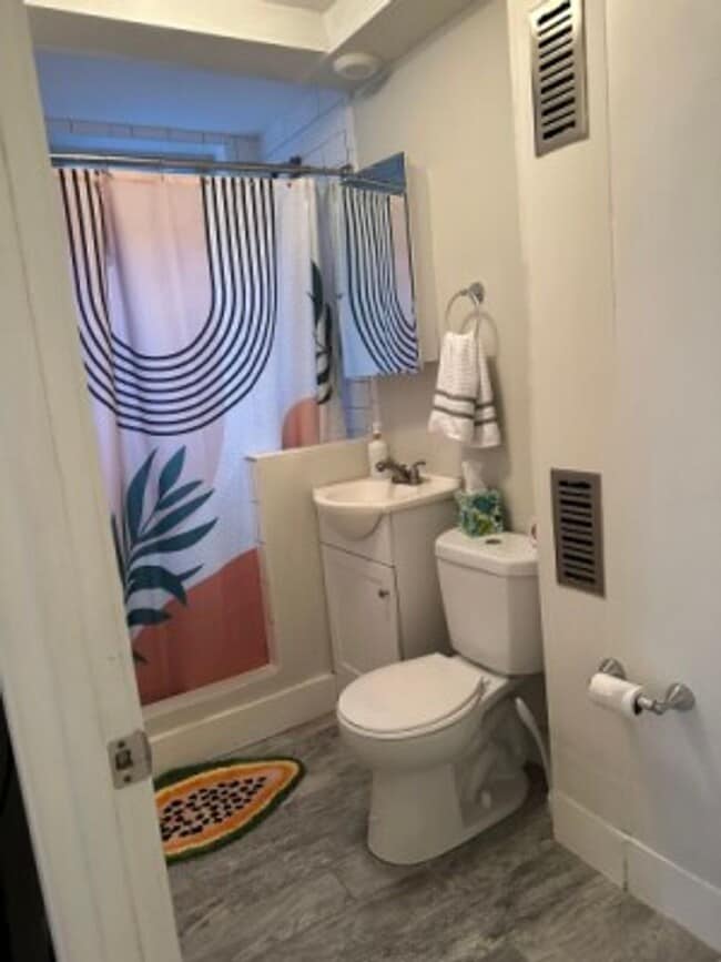 Building Photo - NORTH E. 2 BR Apartment - 6/1/26