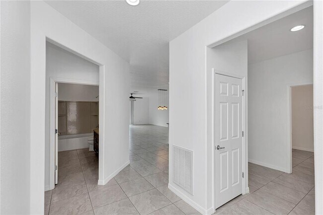 Building Photo - 2759 Mead Ave