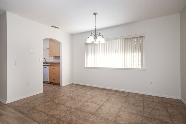 Building Photo - Updated 3 Bedroom Home in Quiet Street