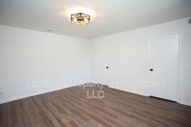 Building Photo - 125 Echelon Rd