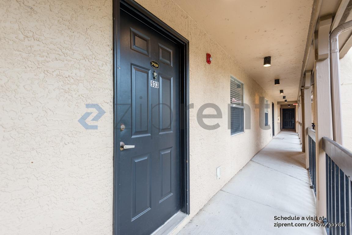 Building Photo - 2400 Feather Sound Dr