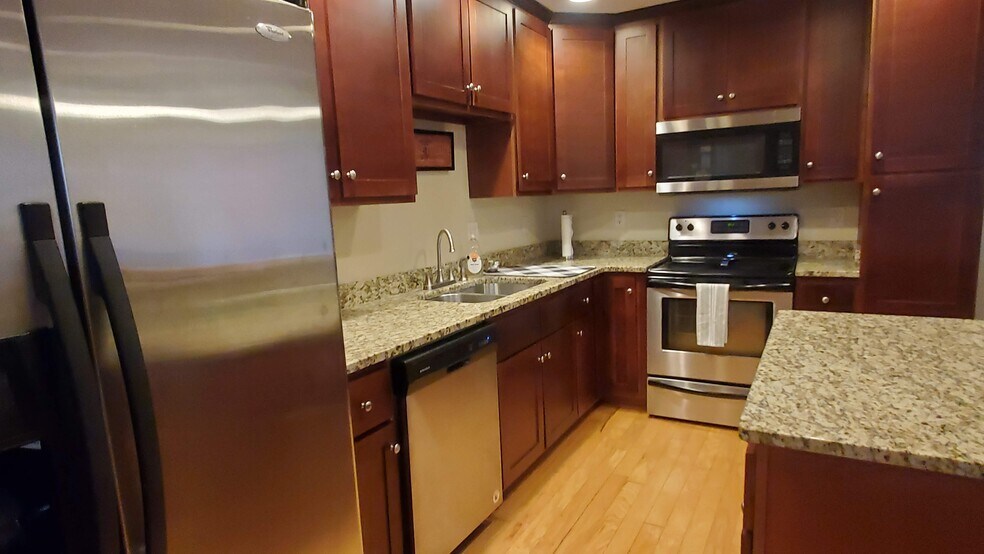 Kitchen - 304 W 18th St