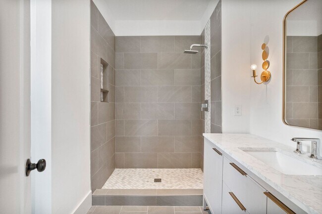 Building Photo - 129 French St