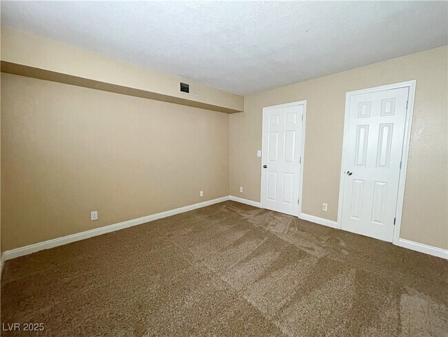 Building Photo - 3135 S Mojave Rd