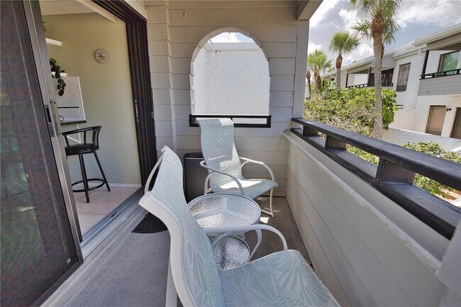 Building Photo - 1555 Tarpon Center Dr