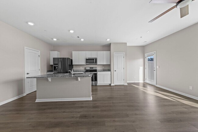 Building Photo - 155 Champions Ln