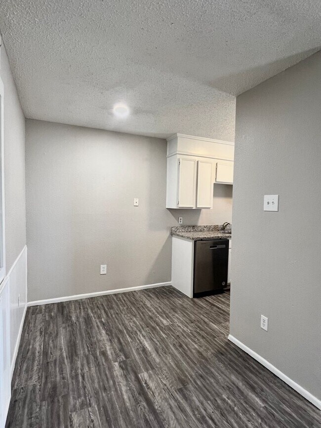 Building Photo - 3110 Salisbury Ave