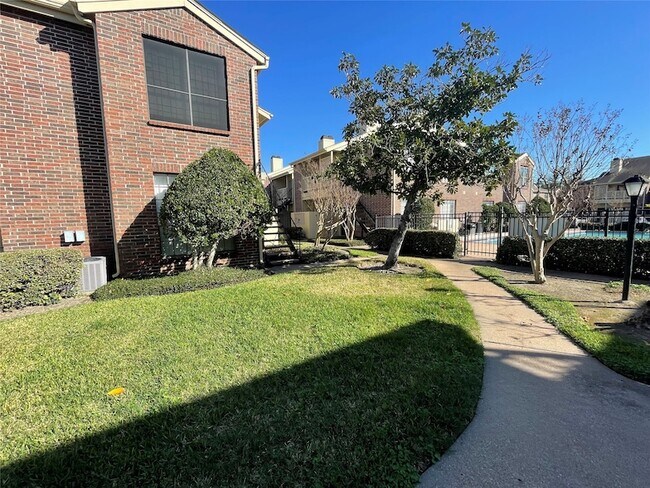 Building Photo - 2121 El Paseo St