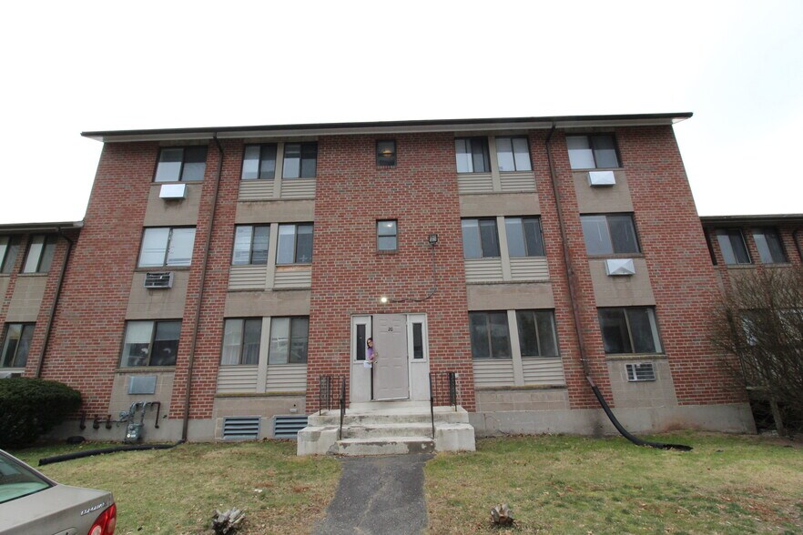 Building Photo - 10 Henderson Dr