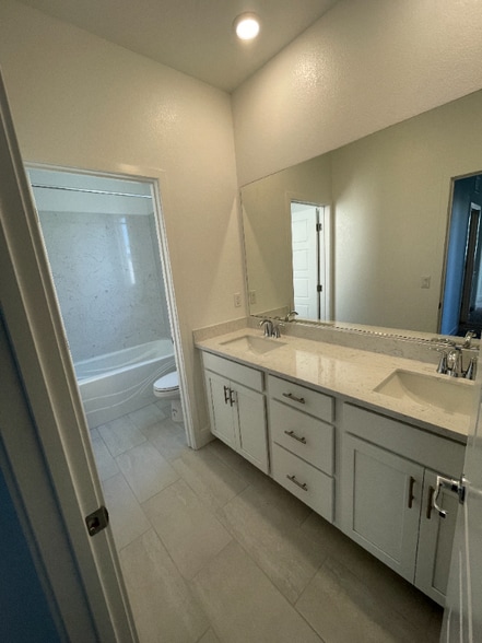 Building Photo - 4803 Lukella Dr