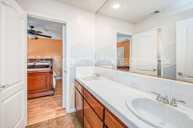 Building Photo - 1621 E Ticonderoga Dr