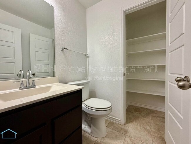 Building Photo - 1311 Swan Ct