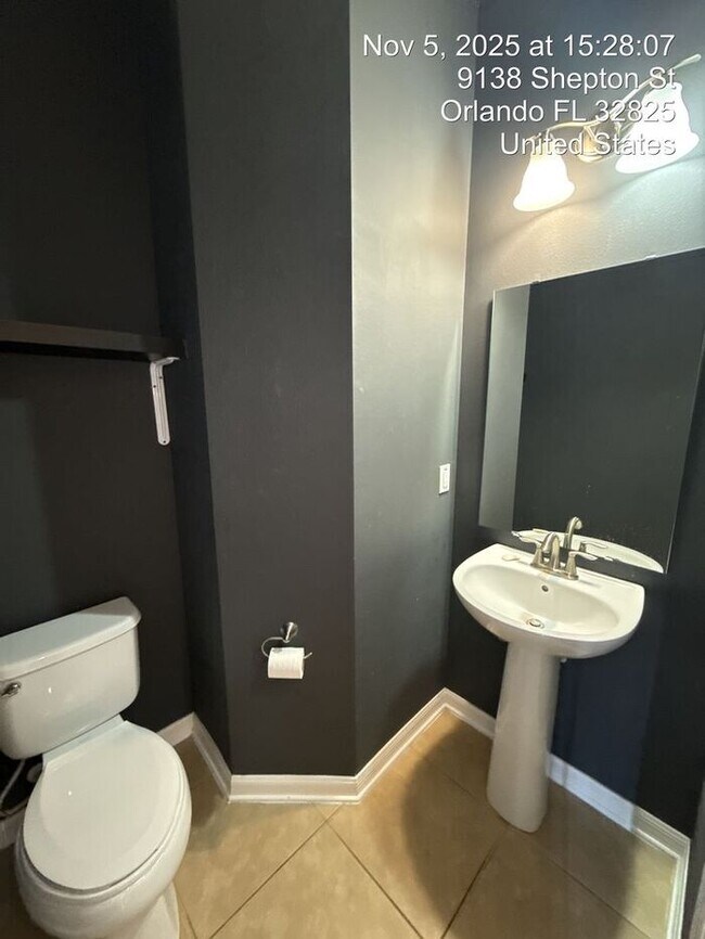 Building Photo - Beautiful Spacious 3 bed 2.5 bath Home in ...