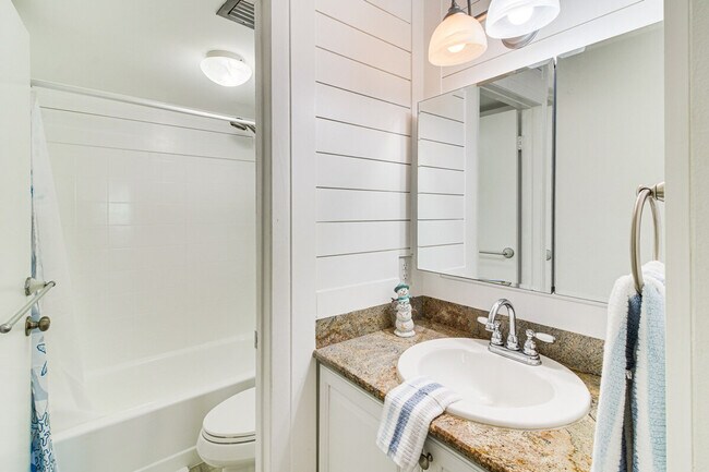 Building Photo - 9860 Leeward Ave