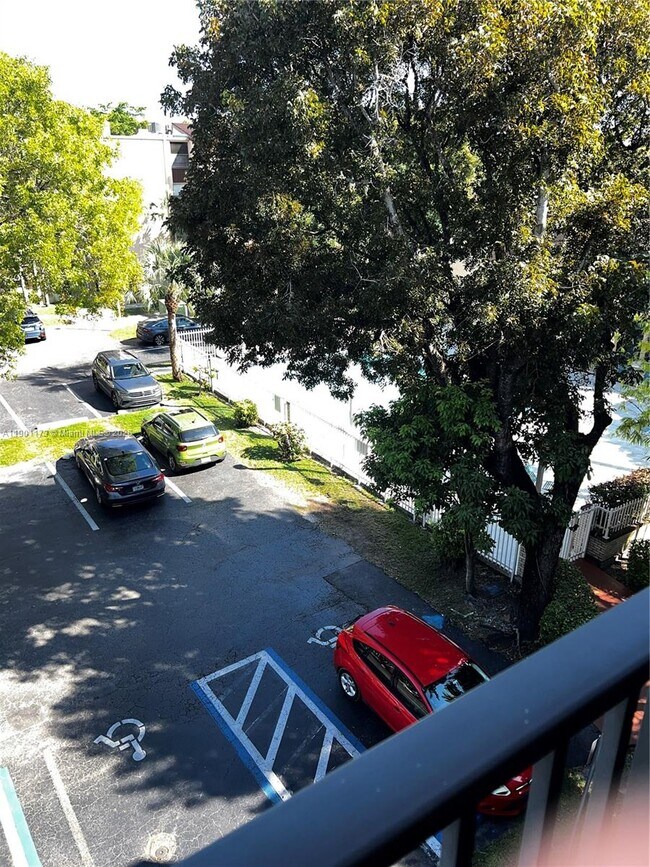 Building Photo - 14301 N Kendall Dr