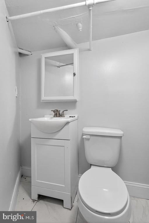 Building Photo - 1001 Burnside Rd