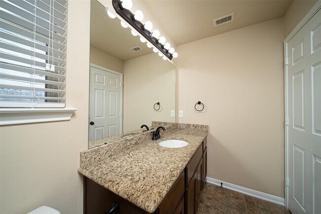 Building Photo - 2024 Silverwater Ct