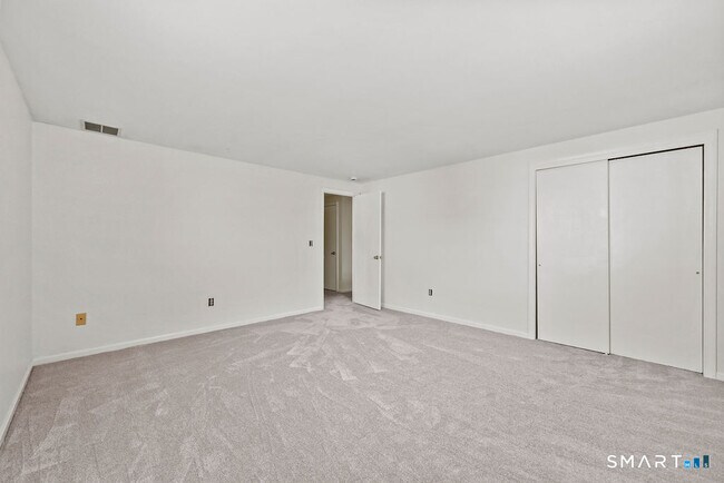 Building Photo - 8 Allspice Ln