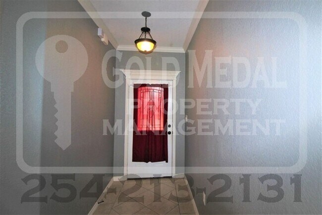 Building Photo - 401 Hedy Dr