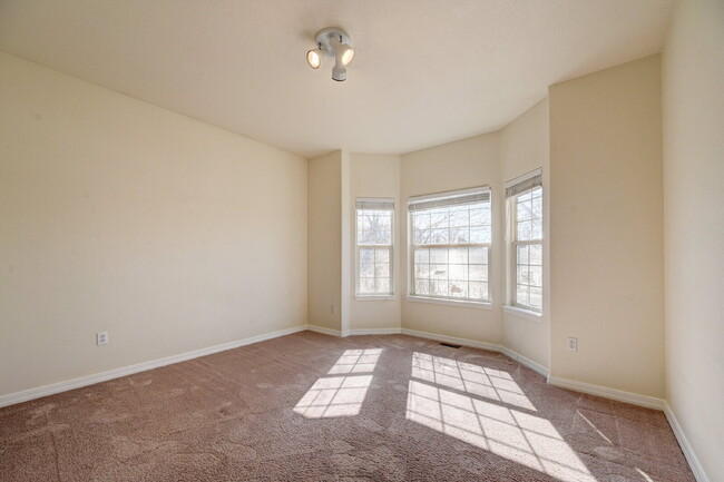 Building Photo - $2,750.00, 3 Bed, 2 Bath Ranch Style Home ...