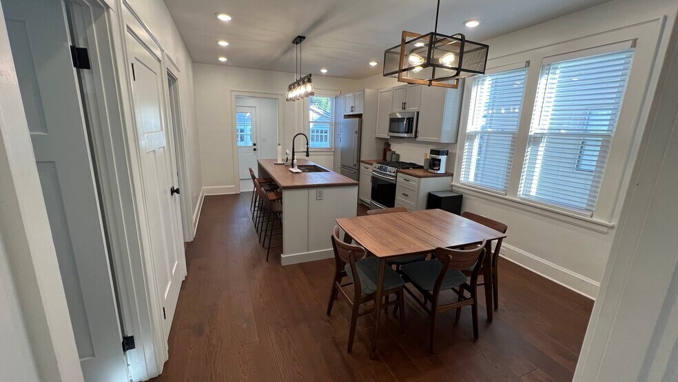 Building Photo - 3044 Minot Ave