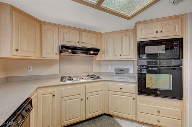 Building Photo - 6317 W Canyon Ridge Dr
