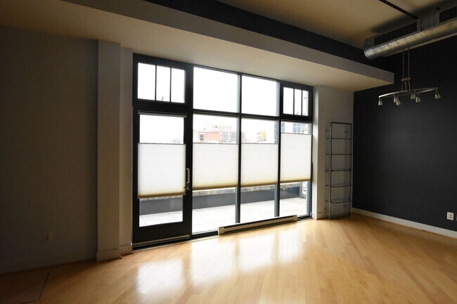 Building Photo - Chic, Contemporary 1 BD 1.5 BA Condo in the Mount Pleasant neighborhood of NW DC!!