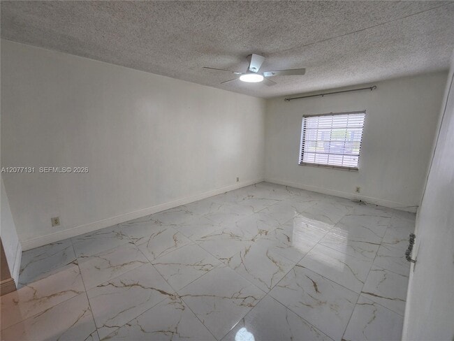 Building Photo - 160 Cypress Club Dr