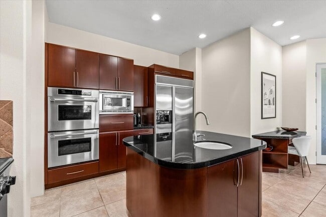 Building Photo - 50380 Vía Serenidad