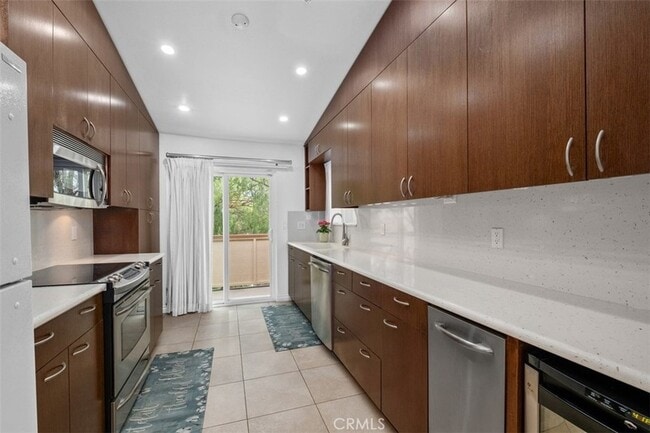 Building Photo - 5235 Box Canyon Court Unit