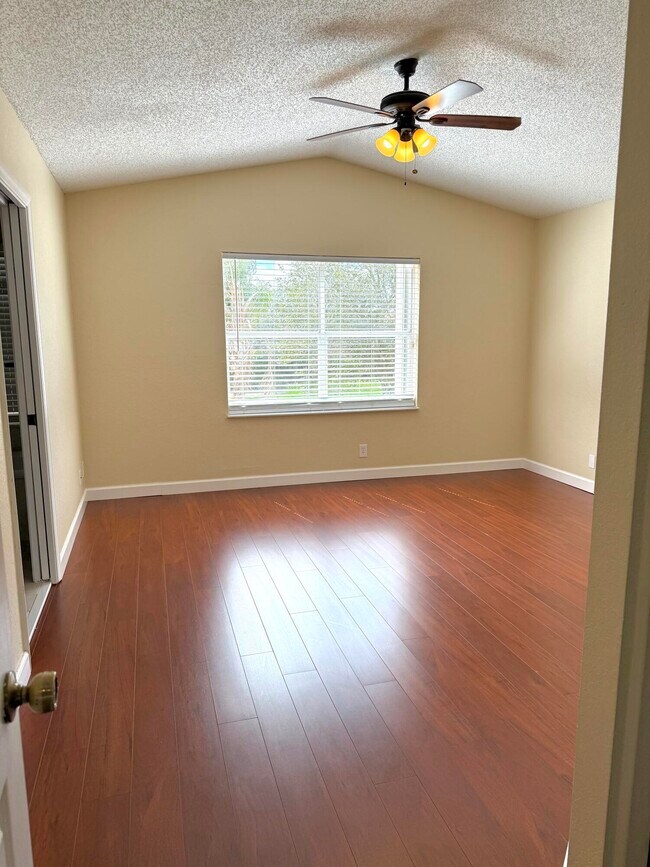 Building Photo - 18292 Clear Brook Cir
