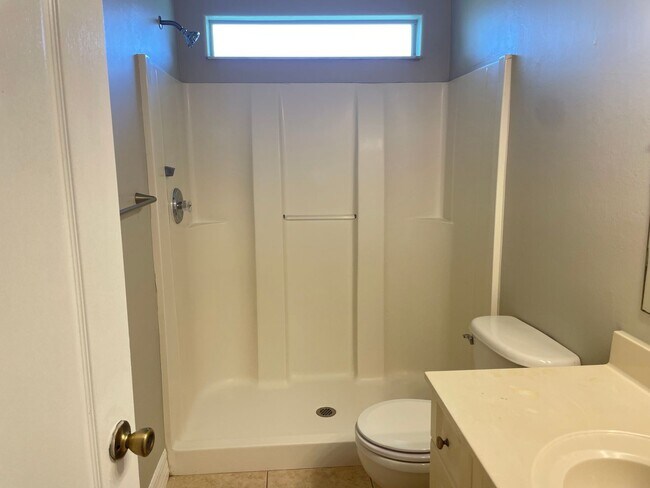 Building Photo - CUTE 2 Bedroom 2 Bath duplex