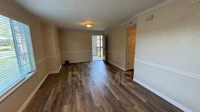 Building Photo - 1060 S Orem Blvd