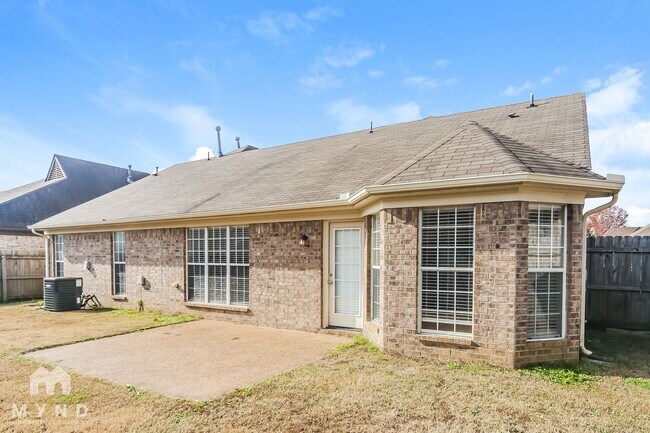Building Photo - 2738 Old Well Cove