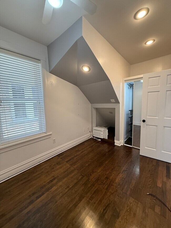 Building Photo - 3721 W Belden Ave