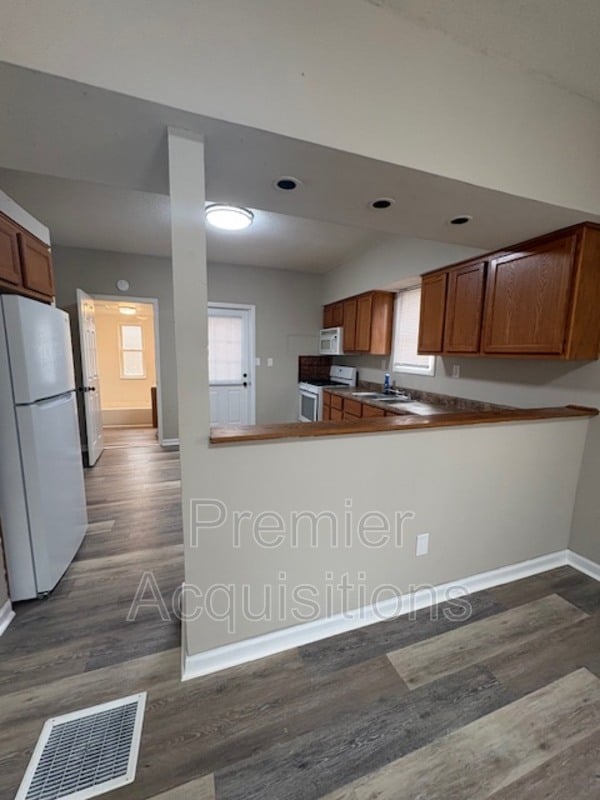 Building Photo - 2309 Locust Ave