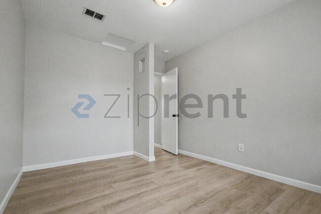 Building Photo - 2307 N Cirby Way