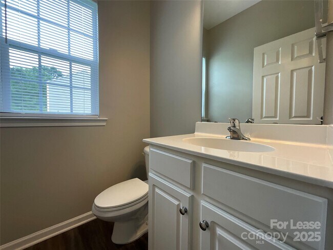 Building Photo - 2111 Arbor Vista Dr