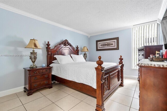 Building Photo - 8841 W Flagler St