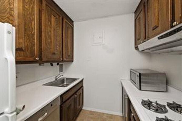Building Photo - 65 E India Row