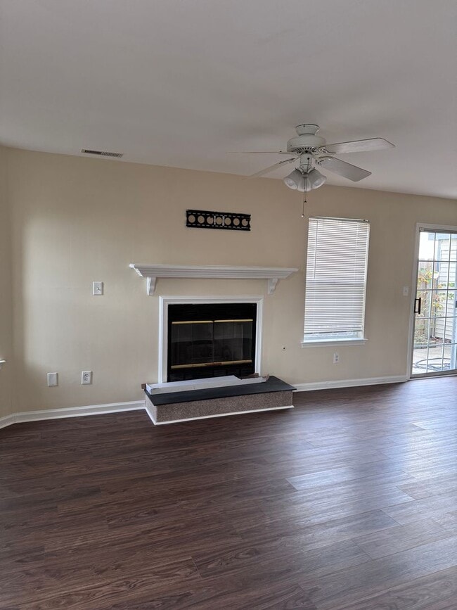 Building Photo - 2 Br 2 Bath