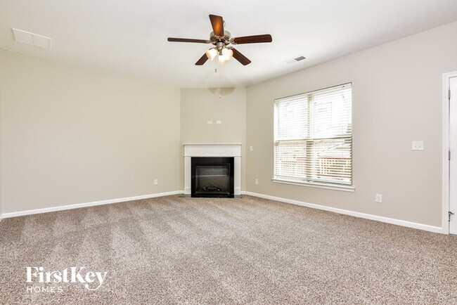 Building Photo - 1690 Long Acre Dr