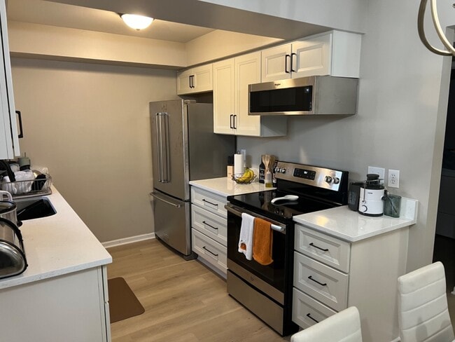 Building Photo - 16974 Cristina Ct