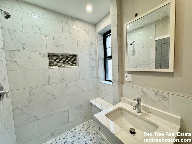 Building Photo - 1572 Commonwealth Ave