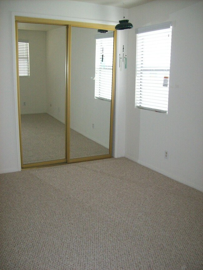 Building Photo - 1034 W 27th St