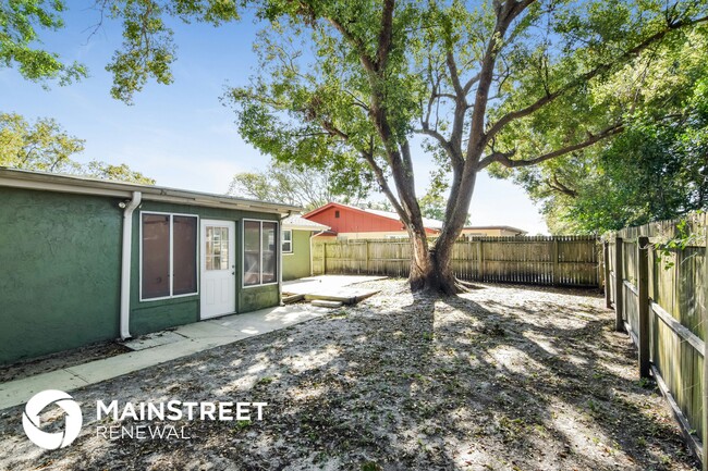 Building Photo - 7241 Fairfax Dr