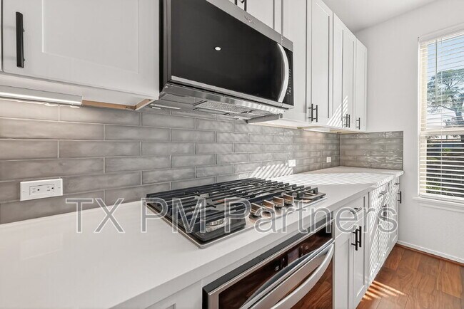 Building Photo - 10949 Cannes Memorial Dr